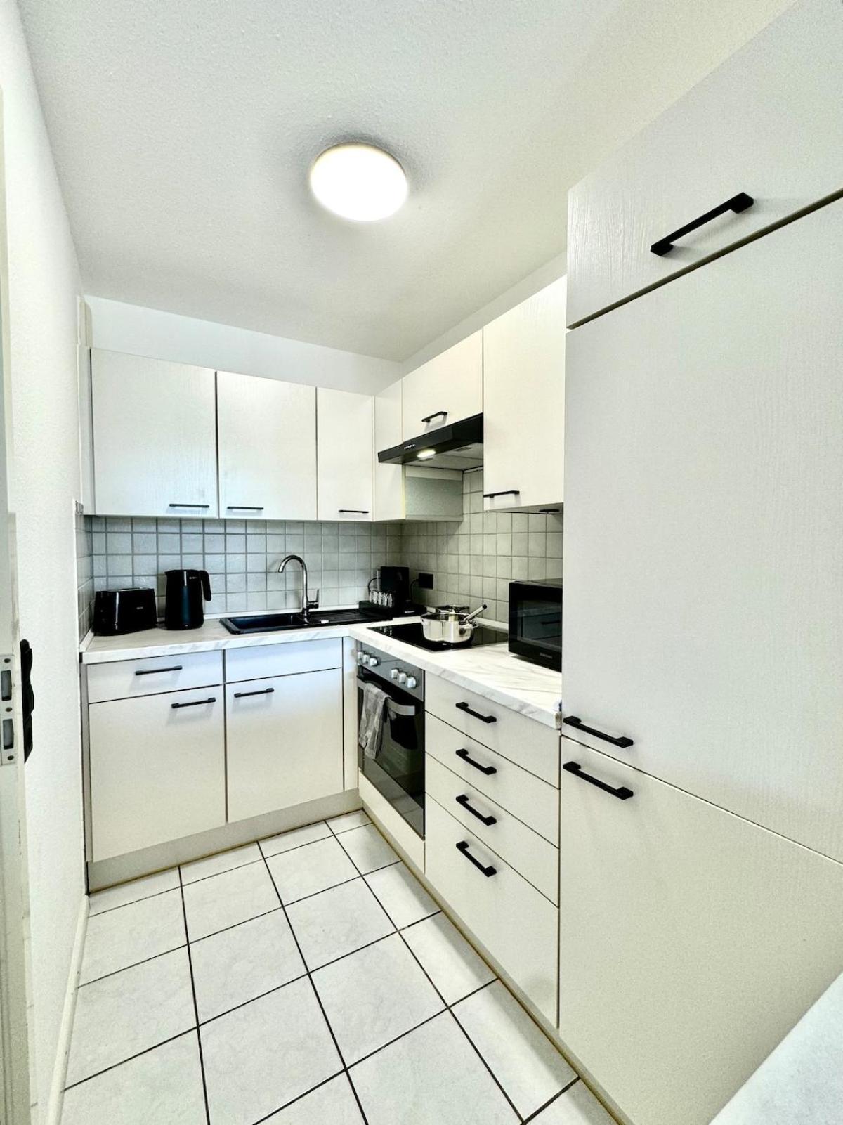 2 Zimmer - Schweizer Grenze, Balkon, Parkplatz Weil am Rhein Zewnętrze zdjęcie